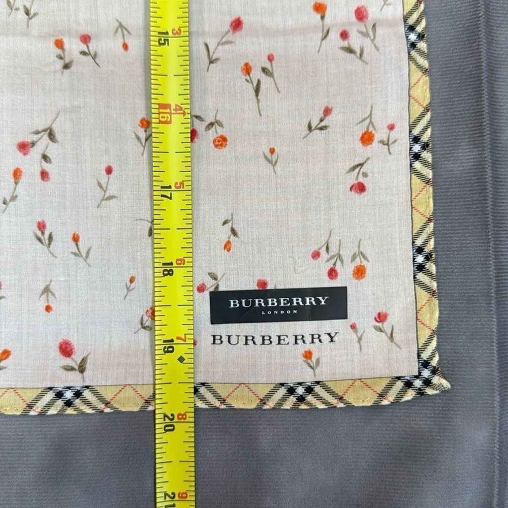 NWT Burberry Scarf - Picture 8 of 10
